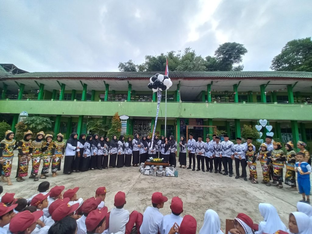 Upacara peringatan Hari Guru Nasional (HGN)